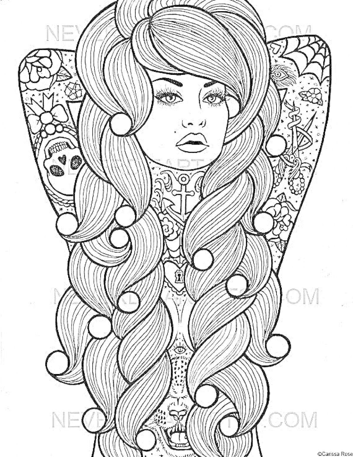 Раскраска Девушка с длинными вьющимися волосами и татуировками, включающими узоры, якоря и паучьи сети