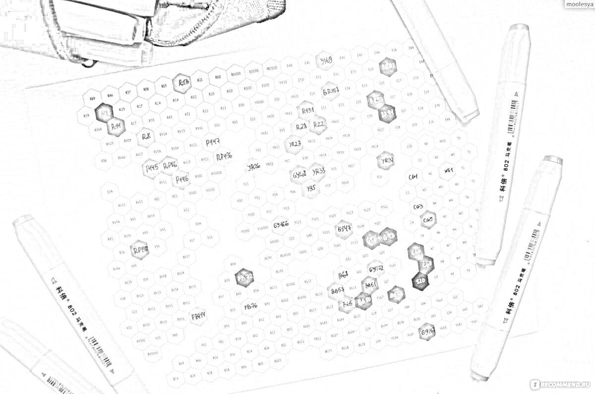 Раскраска раскраска с цифрами, изображение шестиугольников и цифр с серыми и черными цветами, 4 спиртовых маркера, пенал