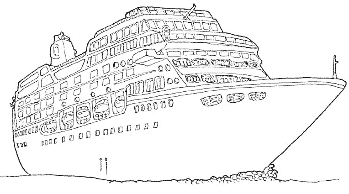 круизный лайнер на воде с множеством иллюминаторов и палуб