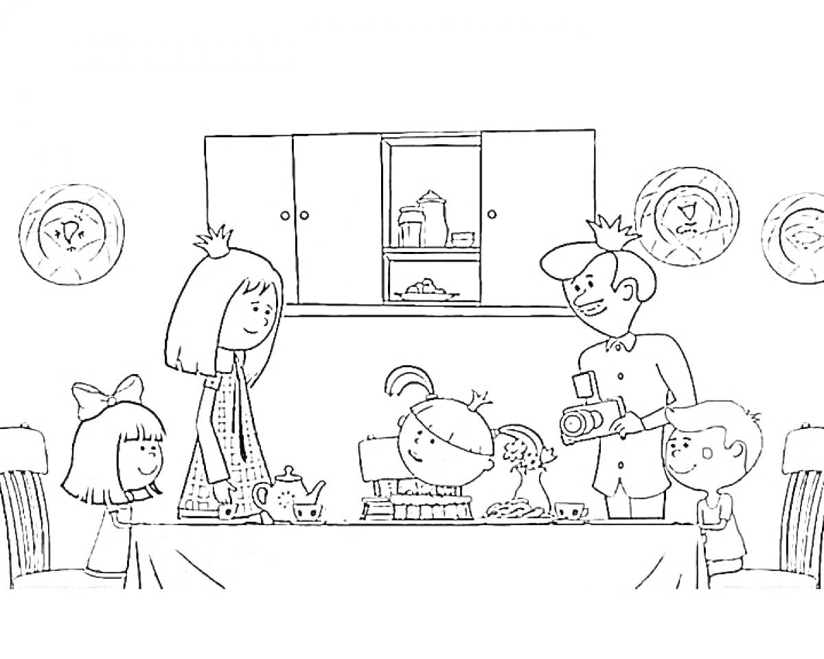 Раскраска Семейный обед с царевной, родителями и двумя детьми, за сервированным столом в комнате с мебелью и посудой на полках