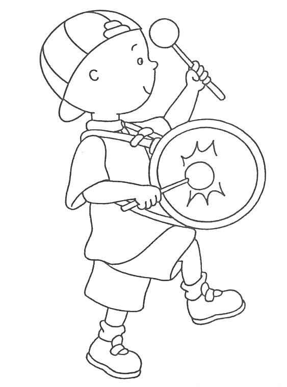 Раскраска Мальчик с барабаном и палкой для стука, в кепке и шортах