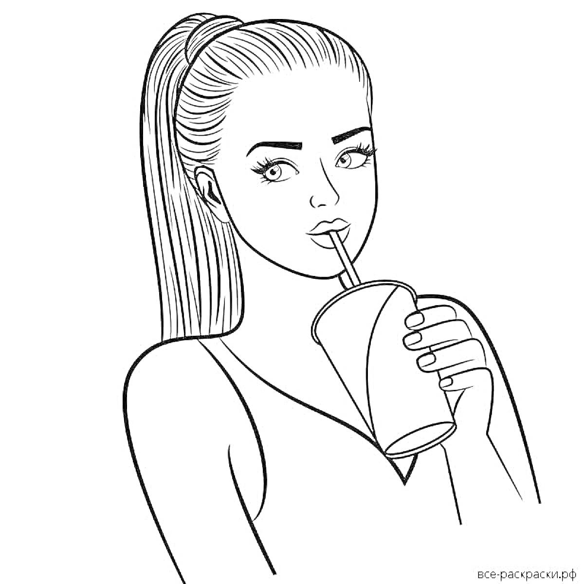 девушка с высоко собранными волосами пьет напиток через соломинку из стакана