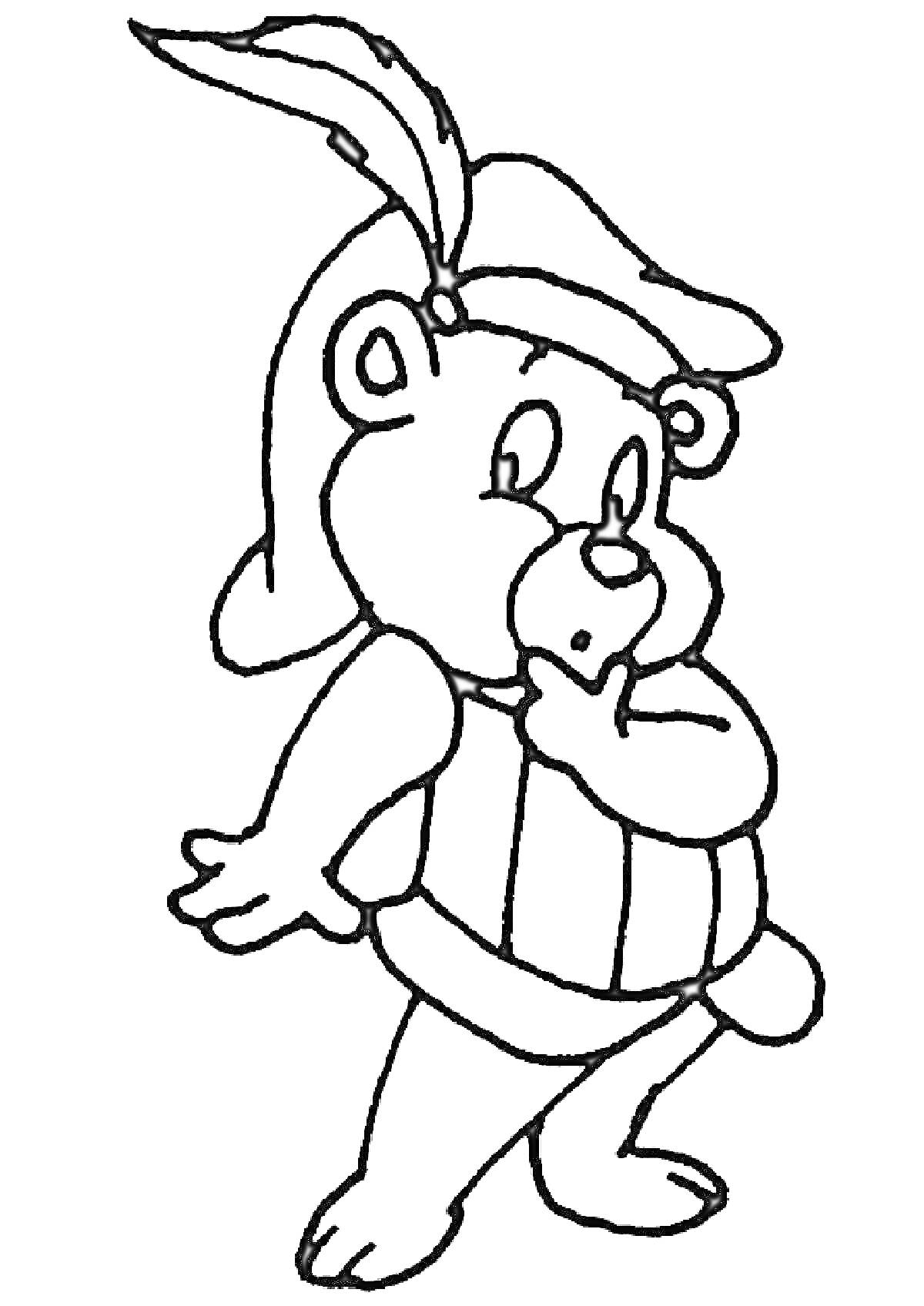 Мишка Гамми в шлеме с пером, позирующий с поднятой рукой ко рту