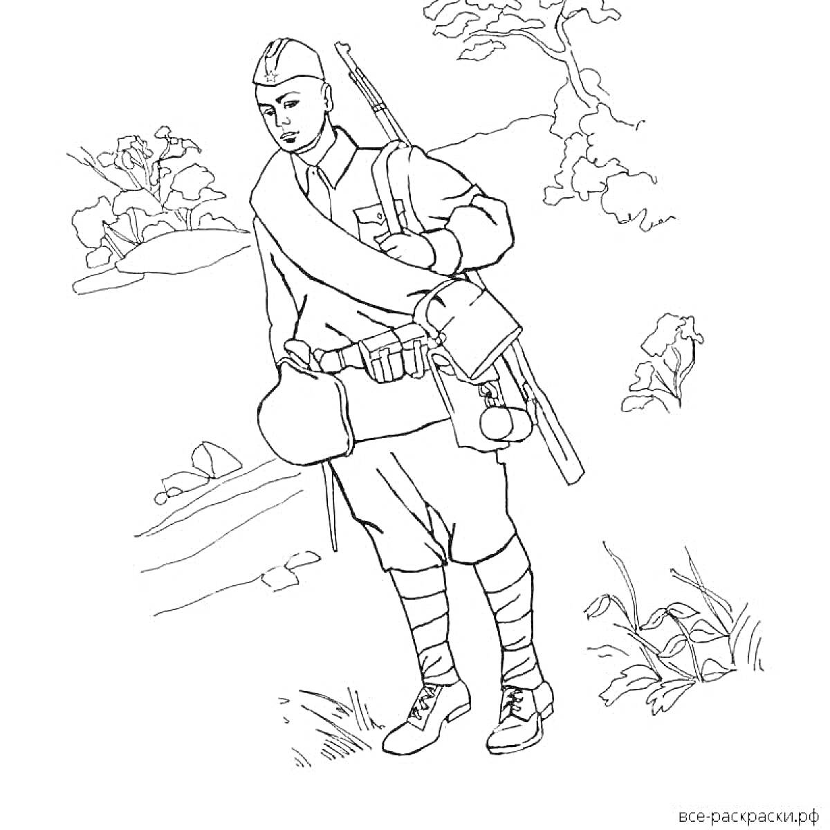 Раскраска Солдат с письмом в руке, штык и винтовка за спиной, бедруля на поясе, деревья и кустарники на фоне