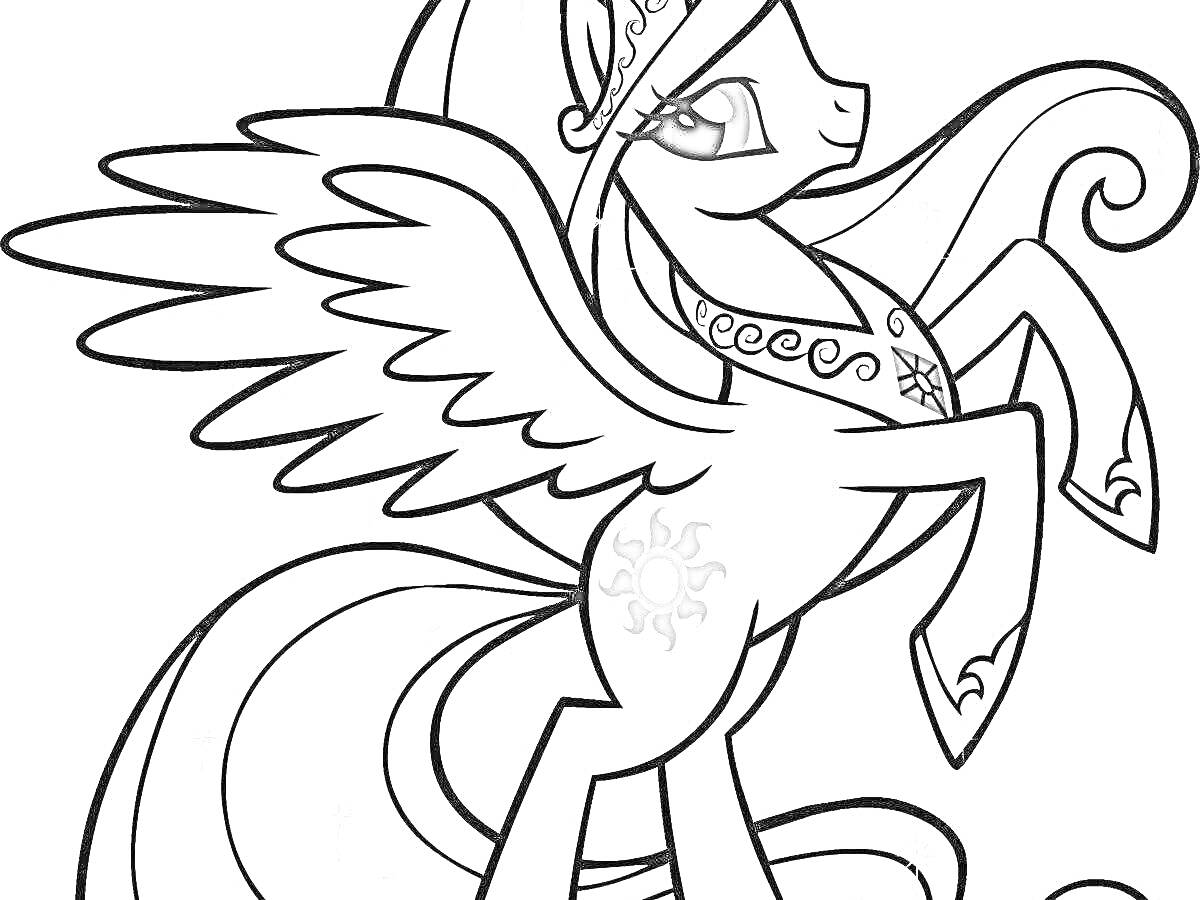 Раскраска Пони с крыльями, поднятая передняя нога, корона и ожерелье, татуировка солнца.