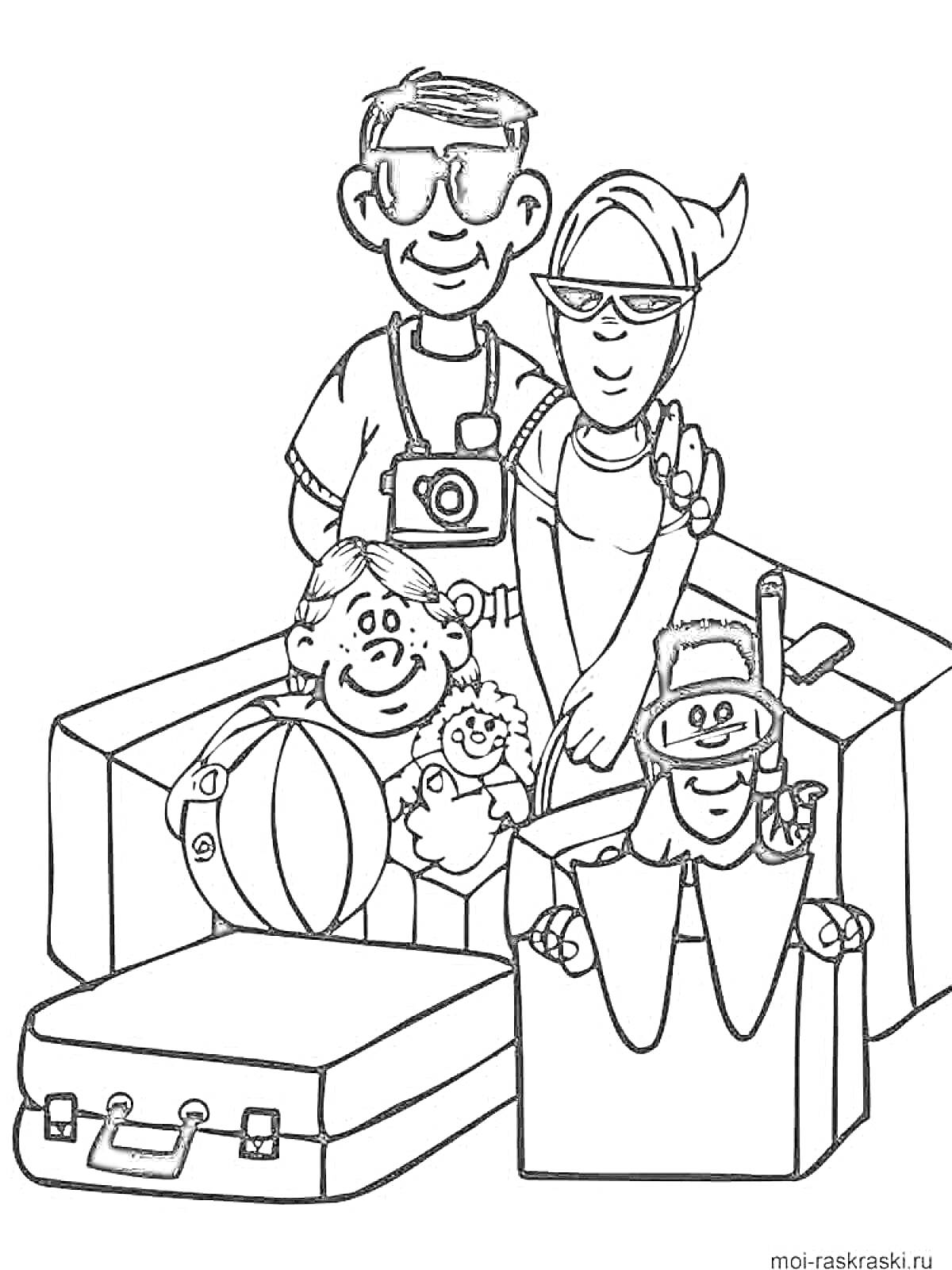 Семья на отдыхе с игрушками и чемоданом