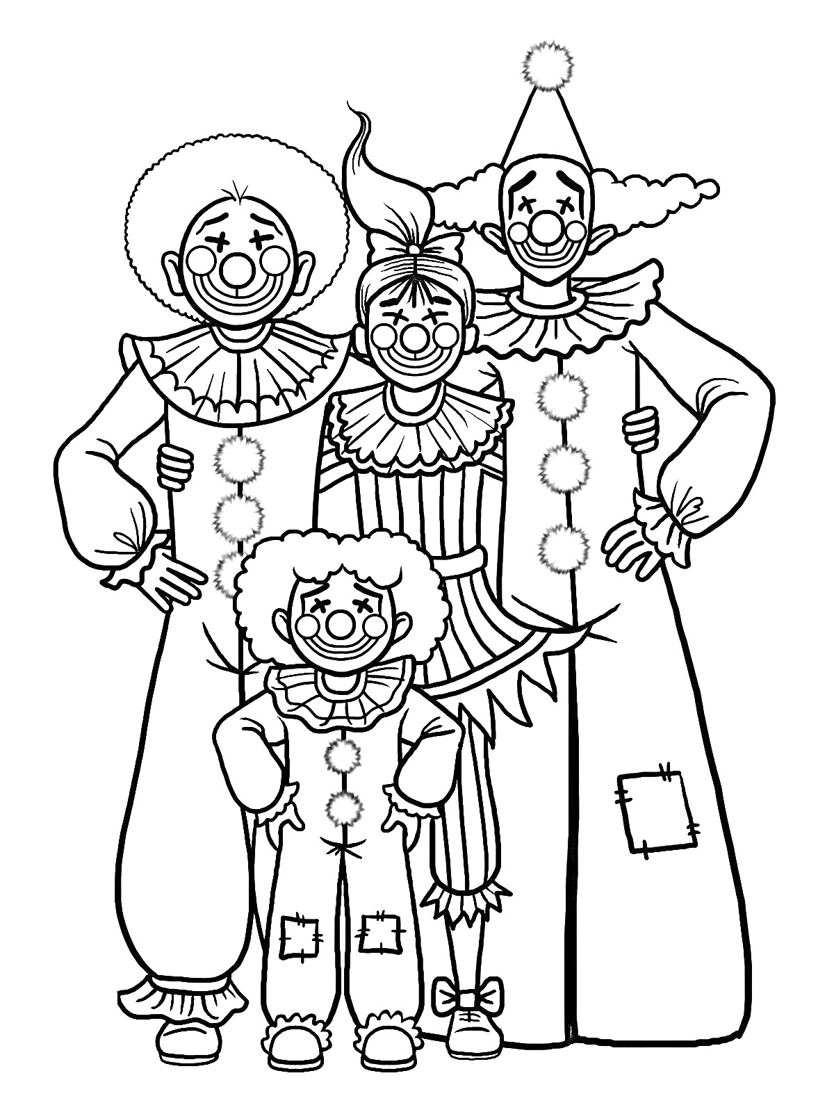 Раскраска Семья клоунов: четыре клоуна в костюмах с большими пуговицами, париками и гримом, один с конусообразной шляпой, один с лохмотьями на брюках.