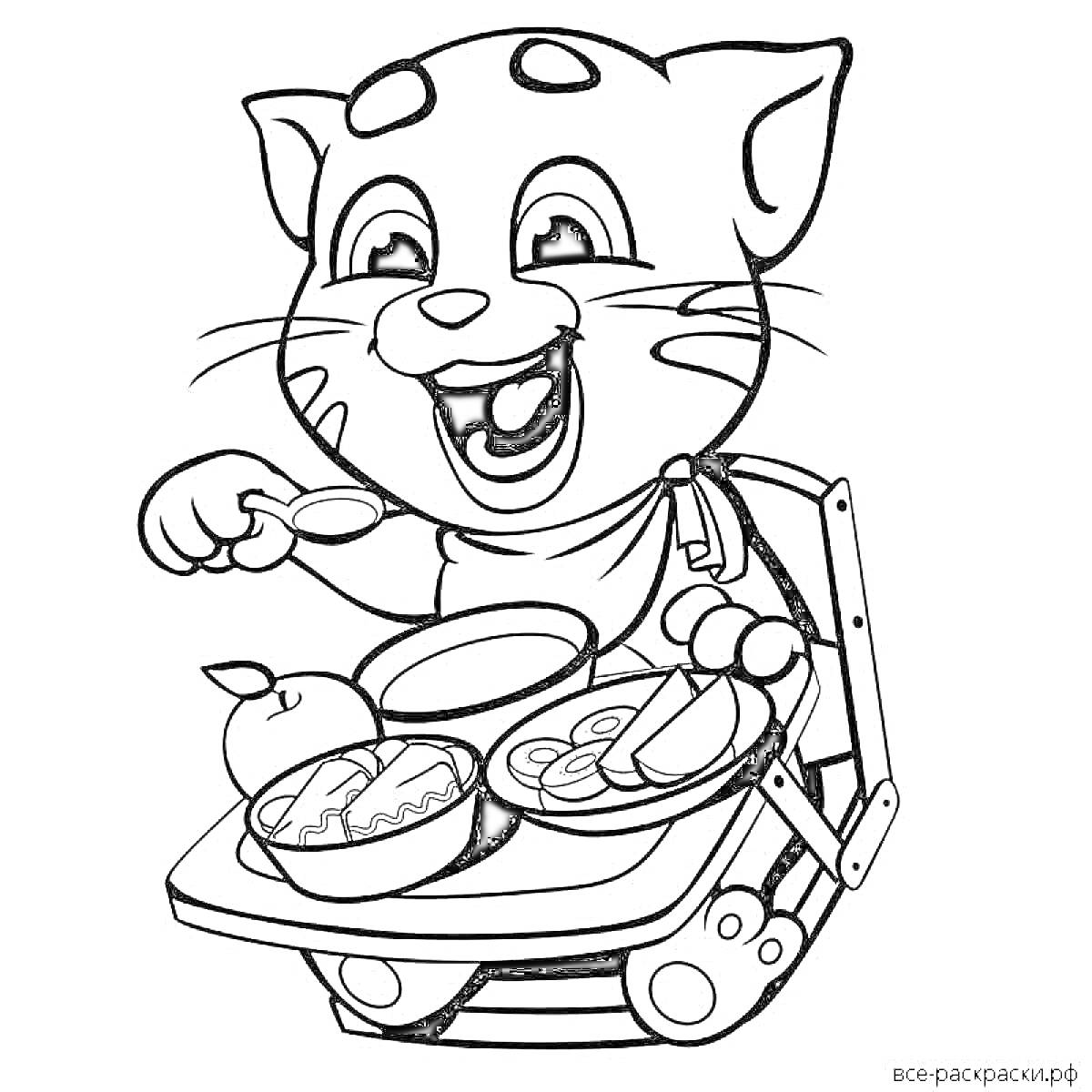 Раскраска Котёнок ест завтра в стульчике для кормления. На столике тарелка с яблоком, салатом и другим блюдом.