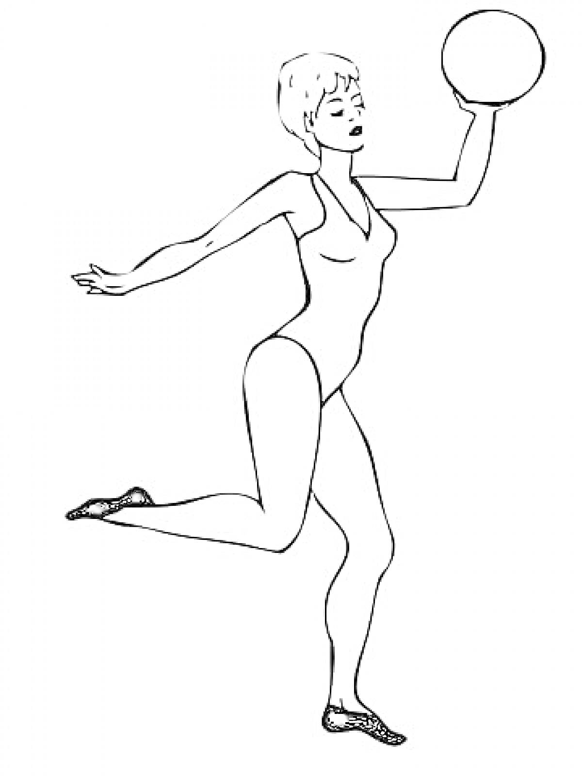 Гимнастка в купальнике с мячом, стоящая на одной ноге
