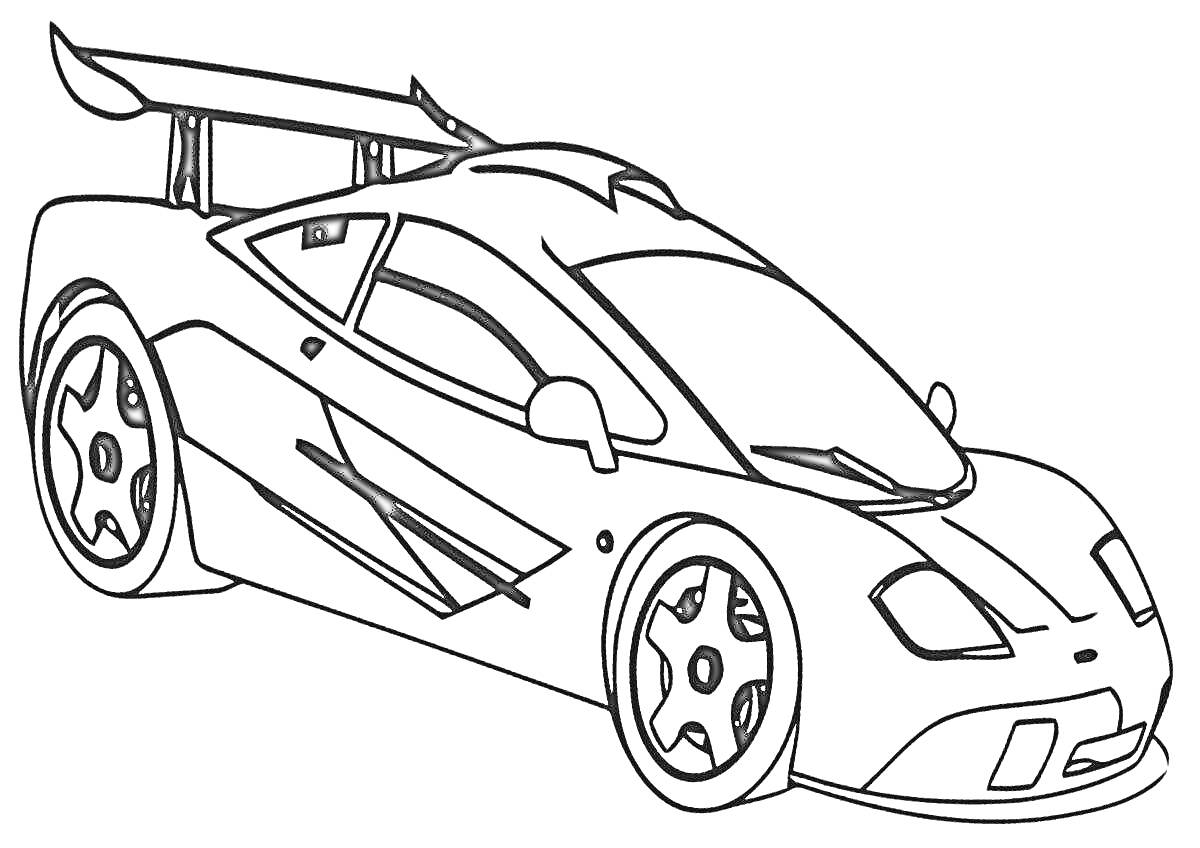 Раскраска Гоночная машинка с большим спойлером, узкими фарами, дверными зеркалами и детализированными колесами