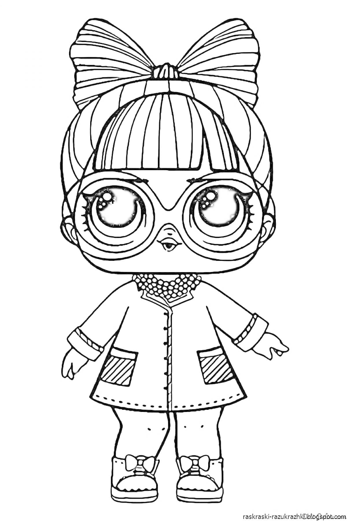 Раскраска Кукла LOL с большими глазами, в очках, с бантиком на голове, в длинной куртке с карманами и ботинках