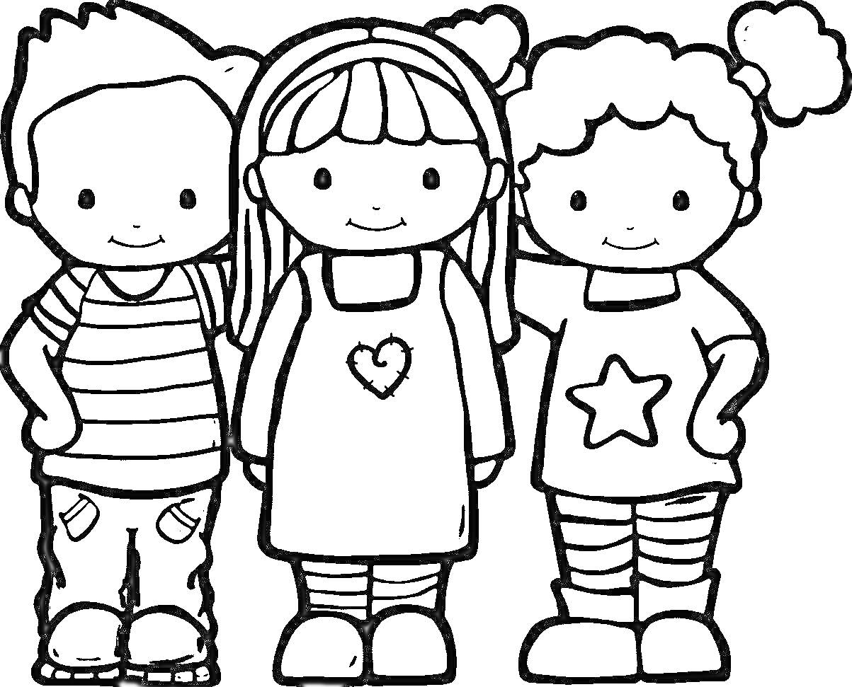 Раскраска Дети, стоящие рядом и обнимающиеся, мальчик в полосатой футболке, девочка с длинными волосами и сердечком на платье, девочка с короткими волосами и звездой на футболке