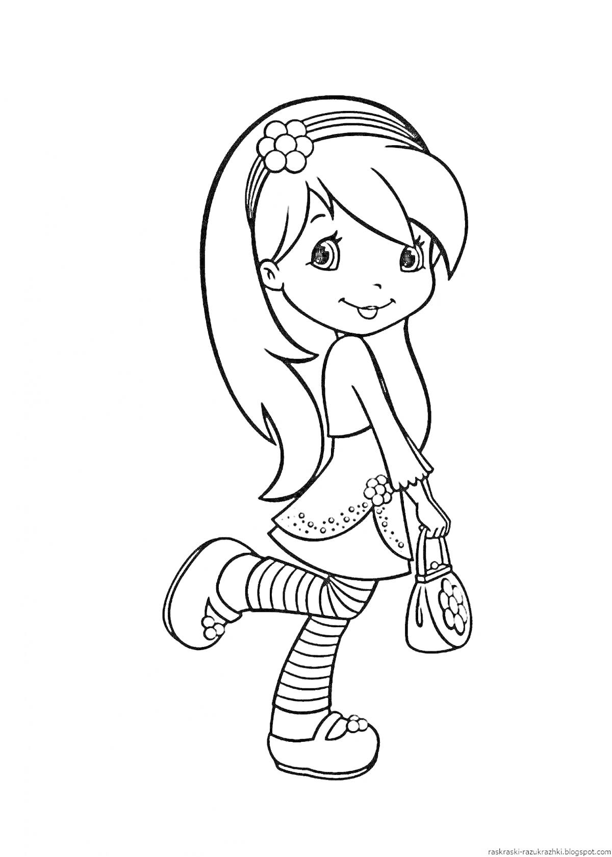 Раскраска Девочка с длинными волосами, цветком в волосах, в платье, с сумочкой и в полосатых гетрах