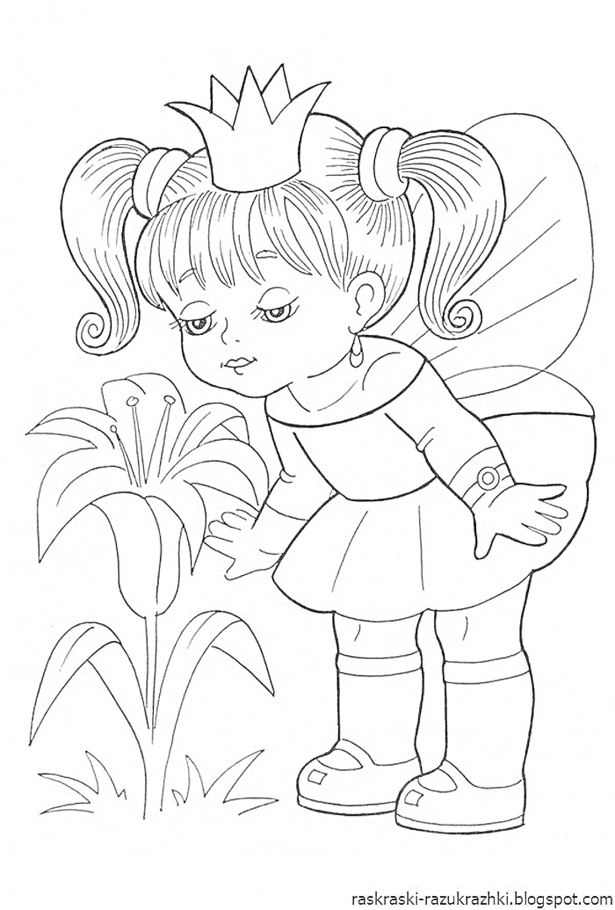 Раскраска Девочка принцесса с короной на голове и кукла в руках, рассматривает цветок лилии