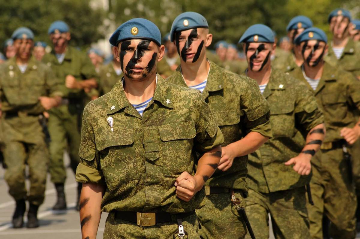 Десантники войска. Военная форма. Форма воздушно десантных войск. Солдат Российской армии. Солдат ВДВ.