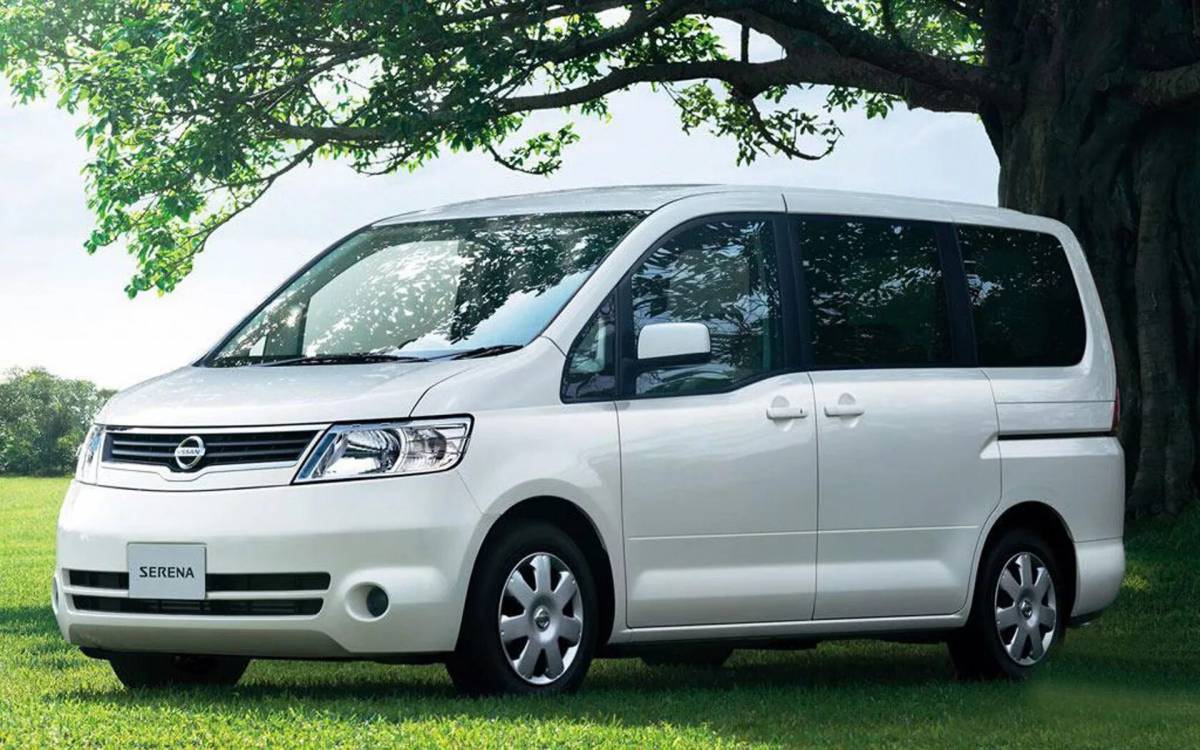 Праворукие микроавтобусы. Nissan Serena c25. Ниссан Серена ц 25. Nissan Serena 2005. Nissan Serena минивэн 2005 – 2010.