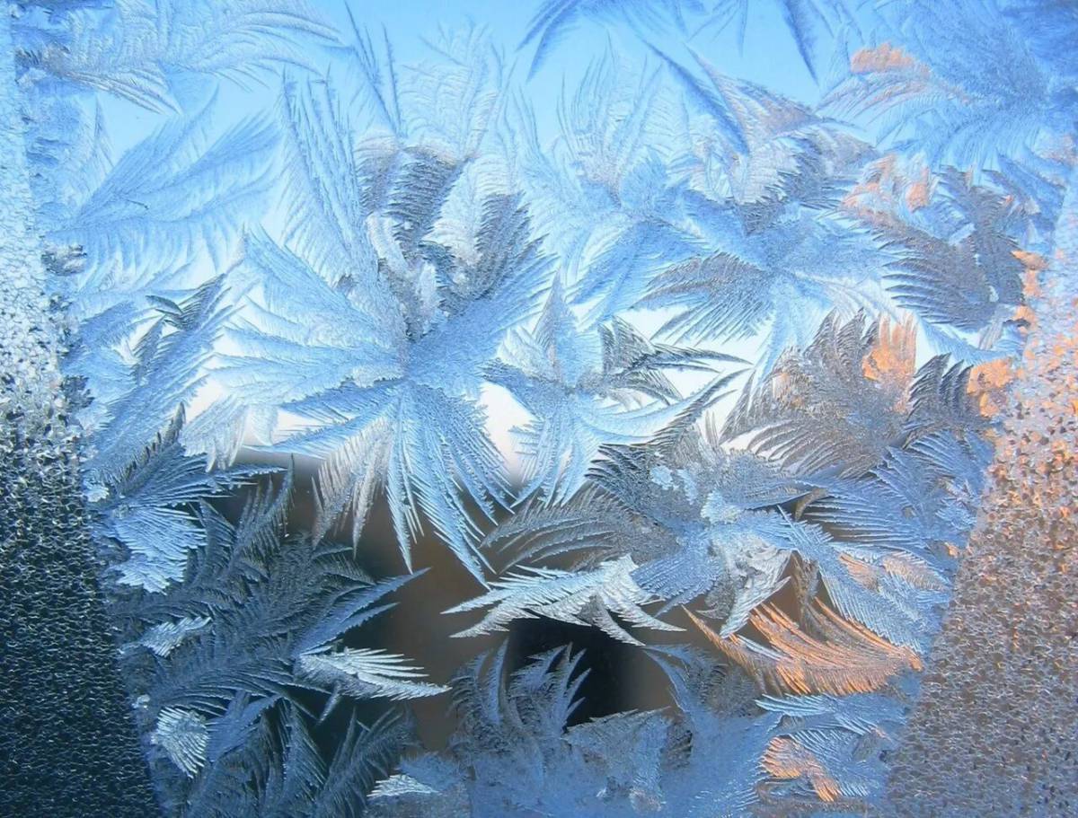 Навести мороз. Морозные узоры. Зимние узоры на окнах. Морозные узоры на окне. Морозные узоры на стекле.