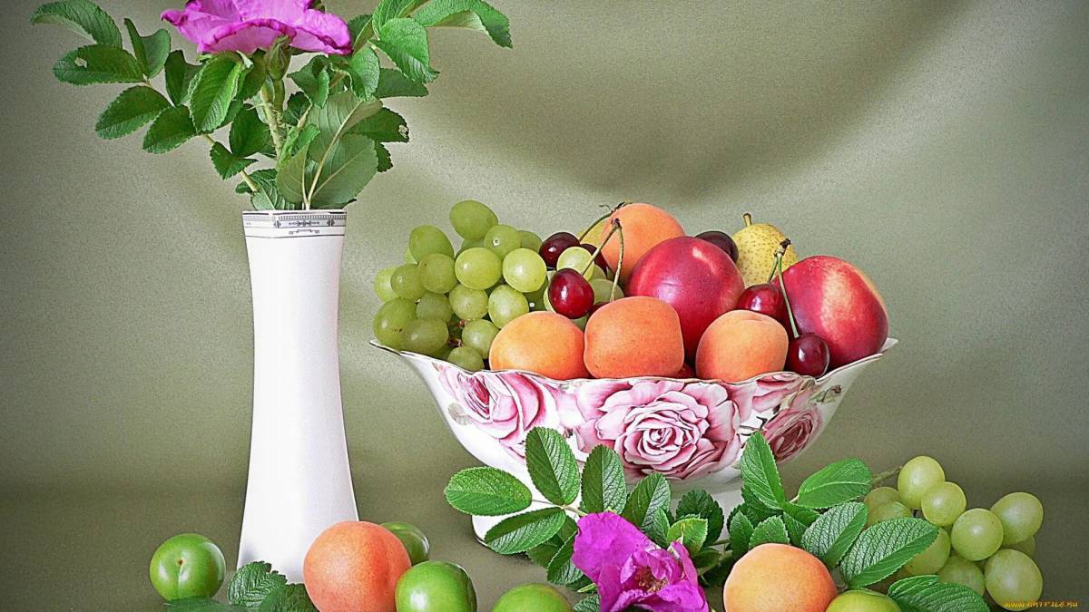Натюрморт с фруктами и вазой #2