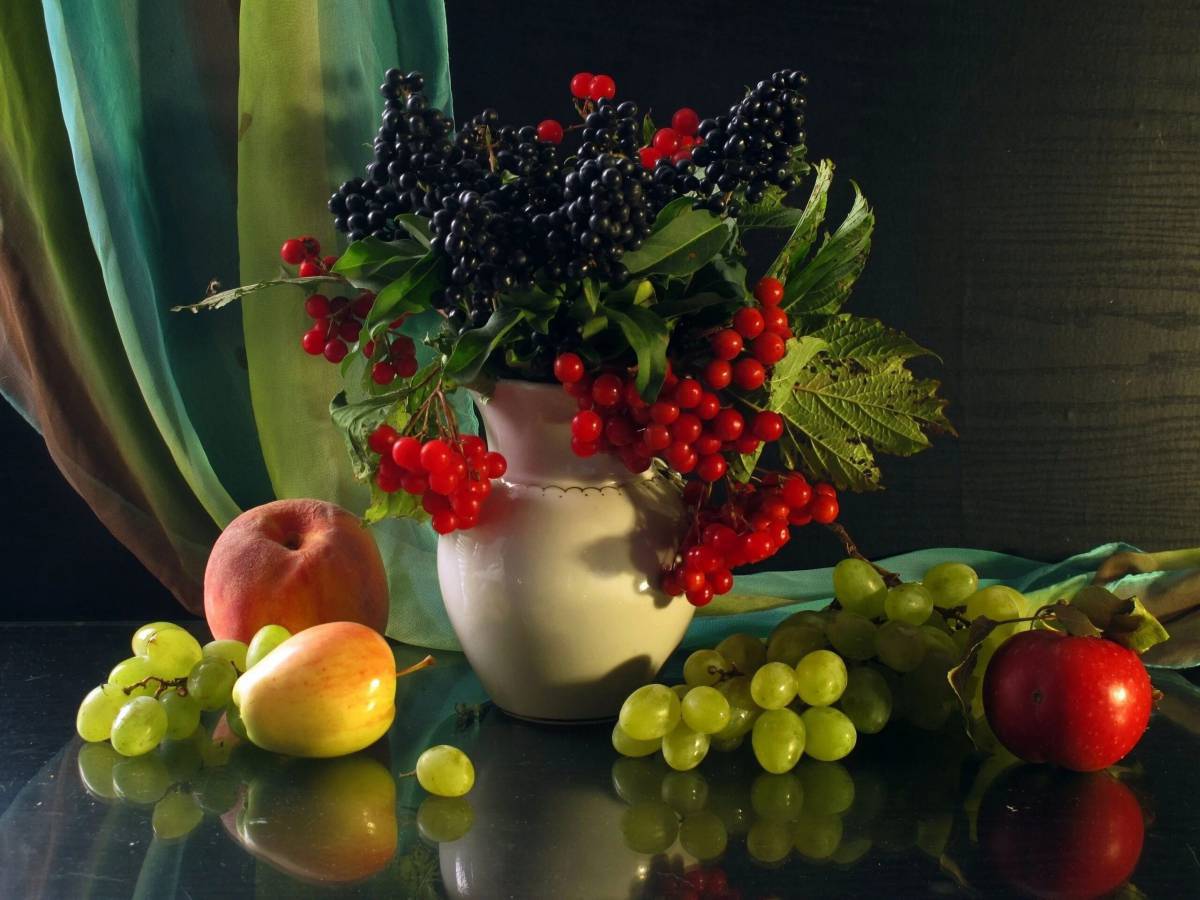 Натюрморт с фруктами и вазой #17