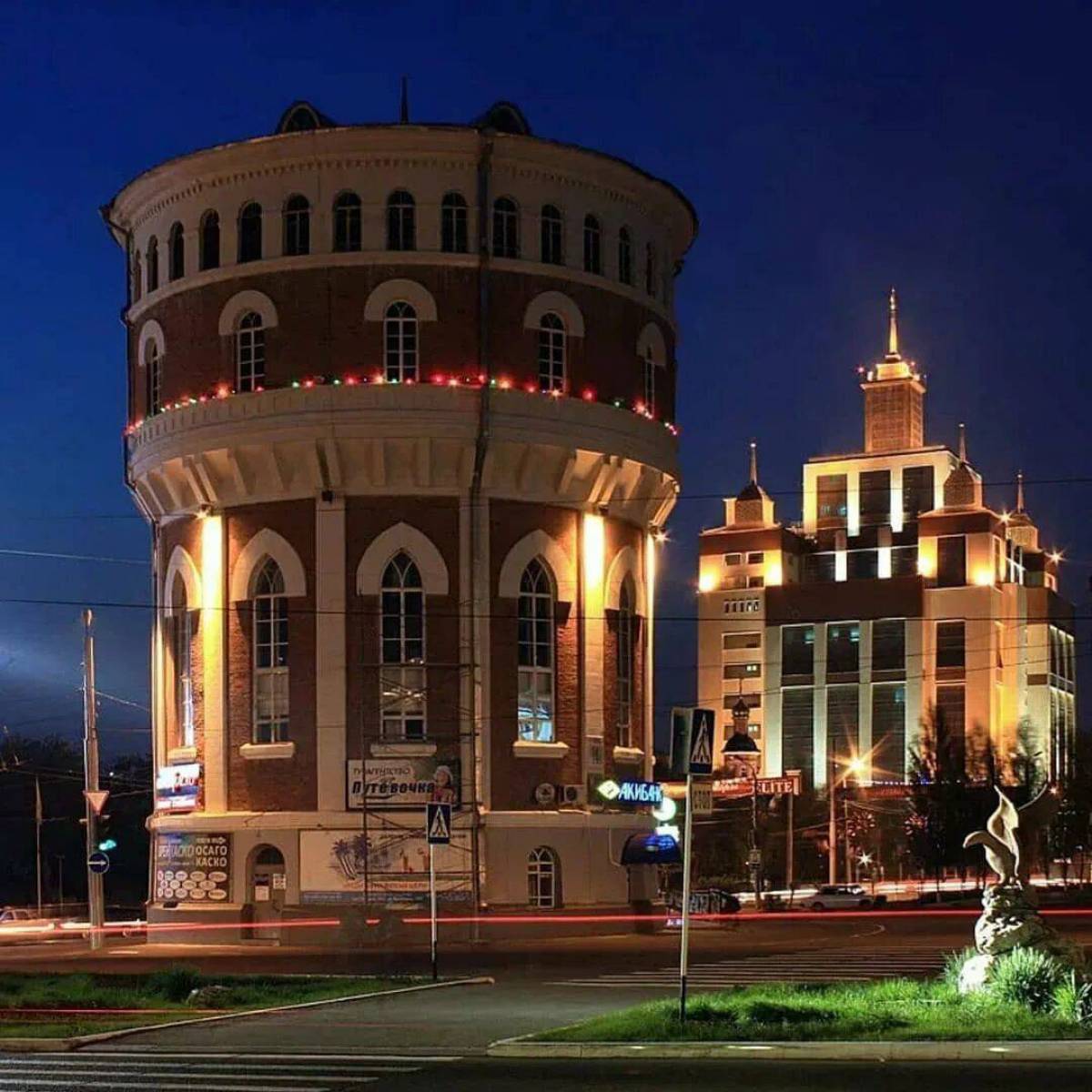 Самой оренбург. Оренбург. Водонапорная башня ночью Оренбург. Города России Оренбург. Красивые здания Оренбурга.