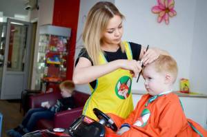Раскраска парикмахер для детей #11 #433348