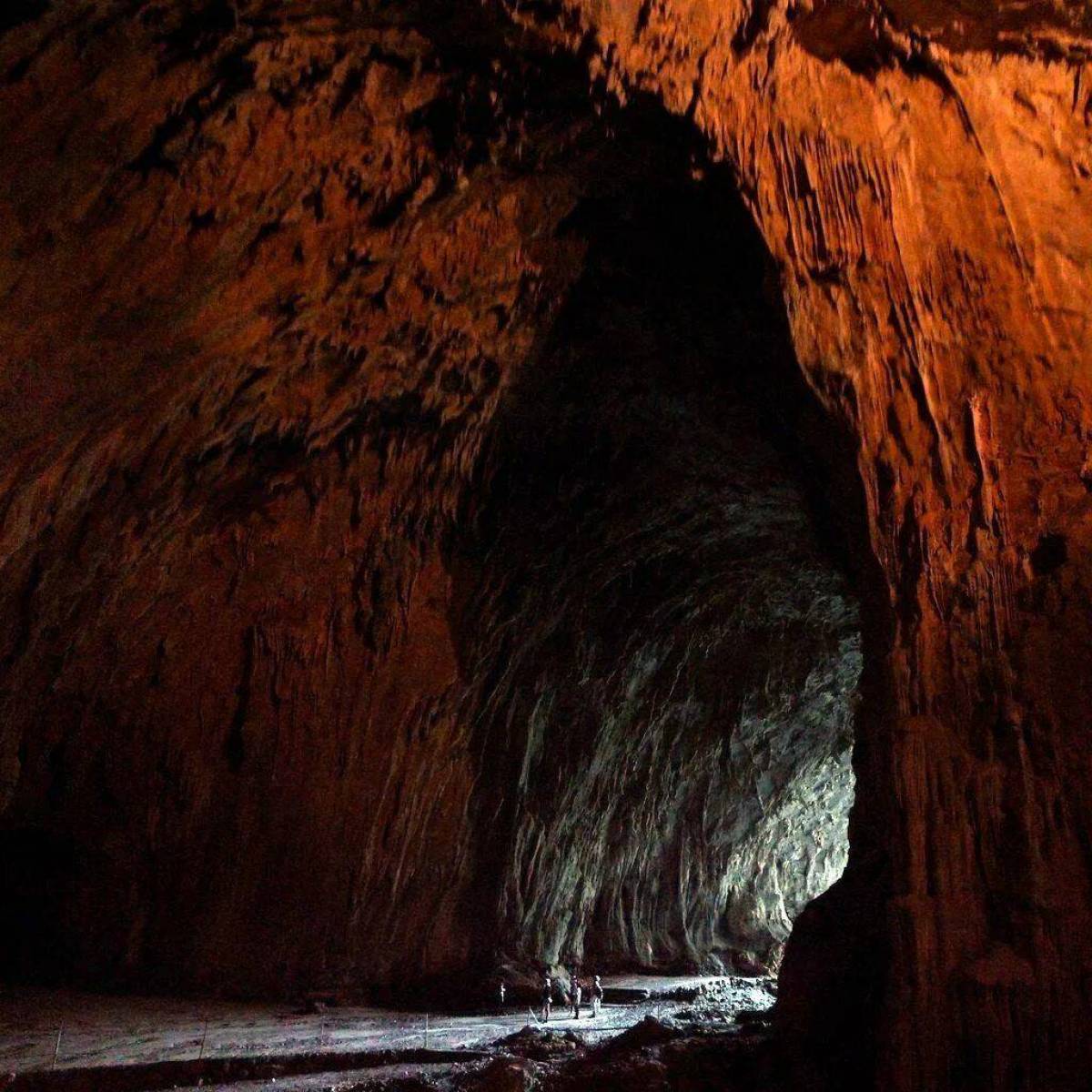 Caving фото. Шкоцьянские пещеры. Пещера Кейв. Робби Шон пещерный фотограф. Пещера Пекель.