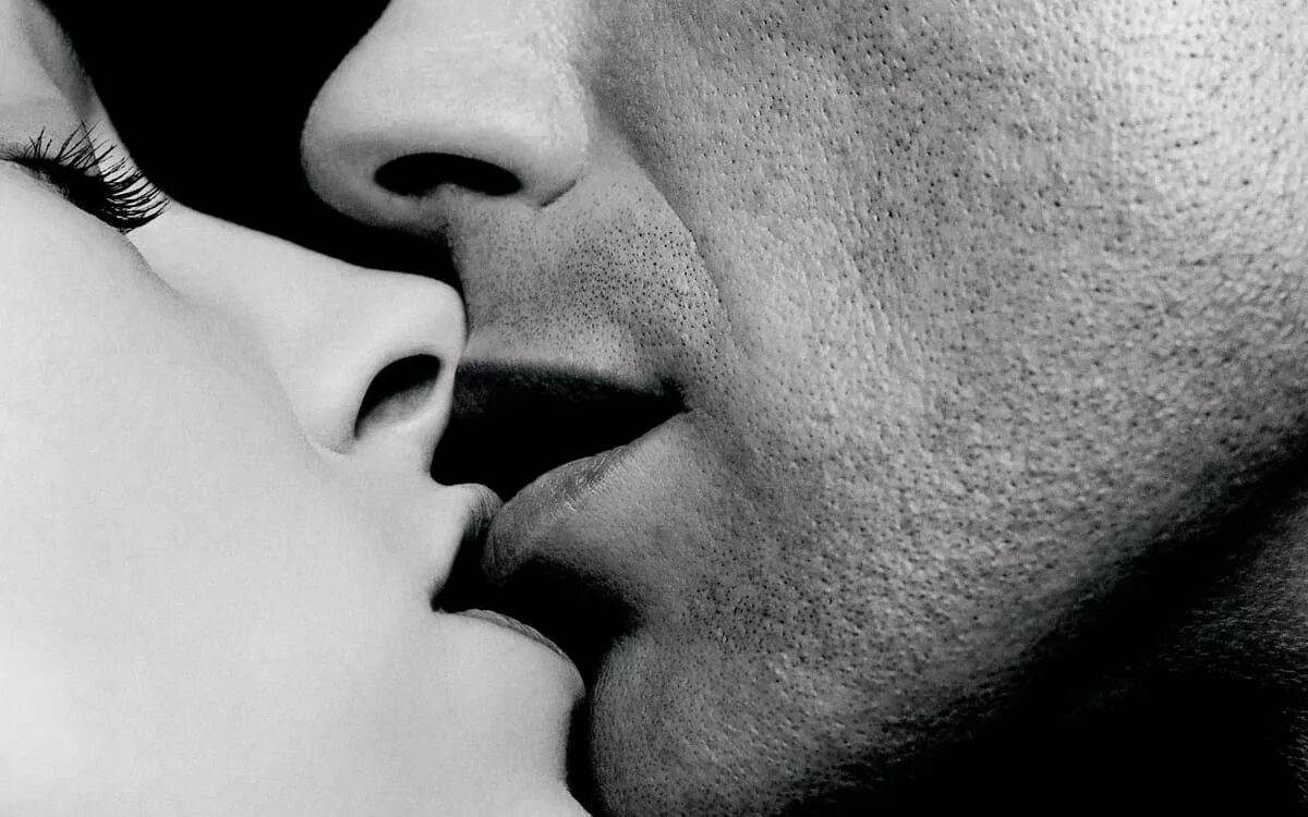 Нежный поцелуй в губы. Нежный поцелуй с языком. Страстный поцелуй. Сладкий поцелуй. J kissing