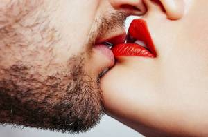 Раскраска поцелуй губы #9 #457390