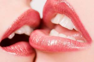 Раскраска поцелуй губы #25 #457406