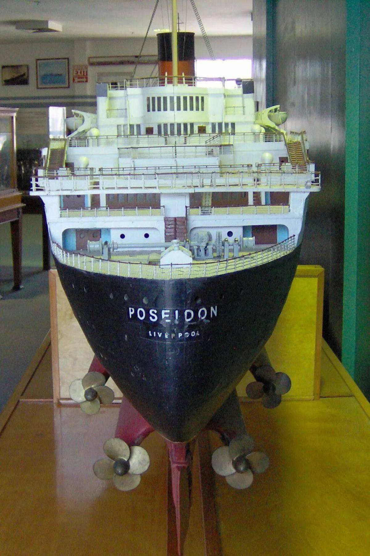Посейдон судно. Посейдон лайнер 1972. Посейдон 2006 корабль. Queen Mary Посейдон. СС Посейдон корабль.
