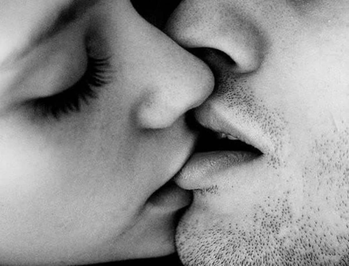 поцелуи страстные в губы картинки