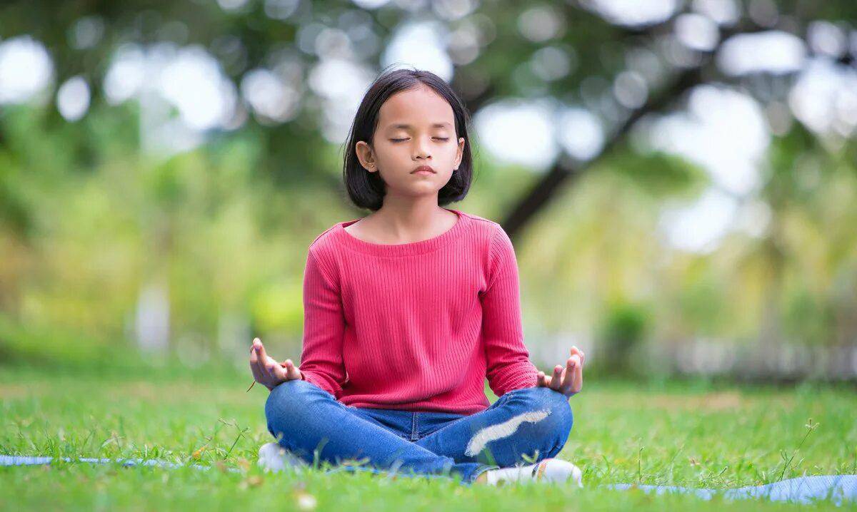 Релаксирующая для детей. Ребенок медитирует. "Медитации для детей". Спокойствие дети. Расслабление дети.