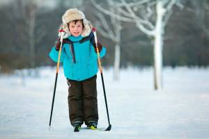 Раскраска ребенок на лыжах #15 #470808