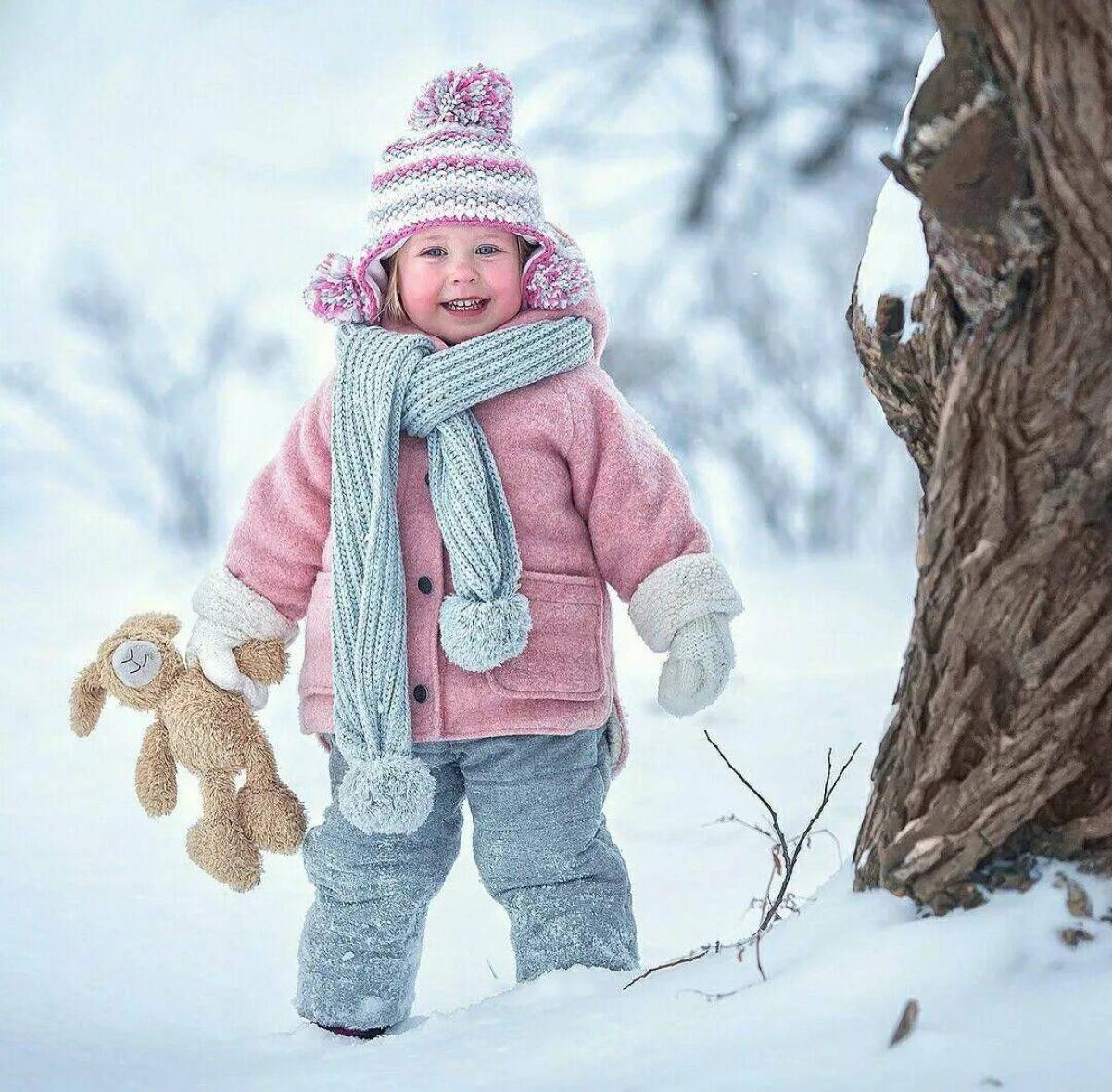 Ребенок в зимней одежде #16
