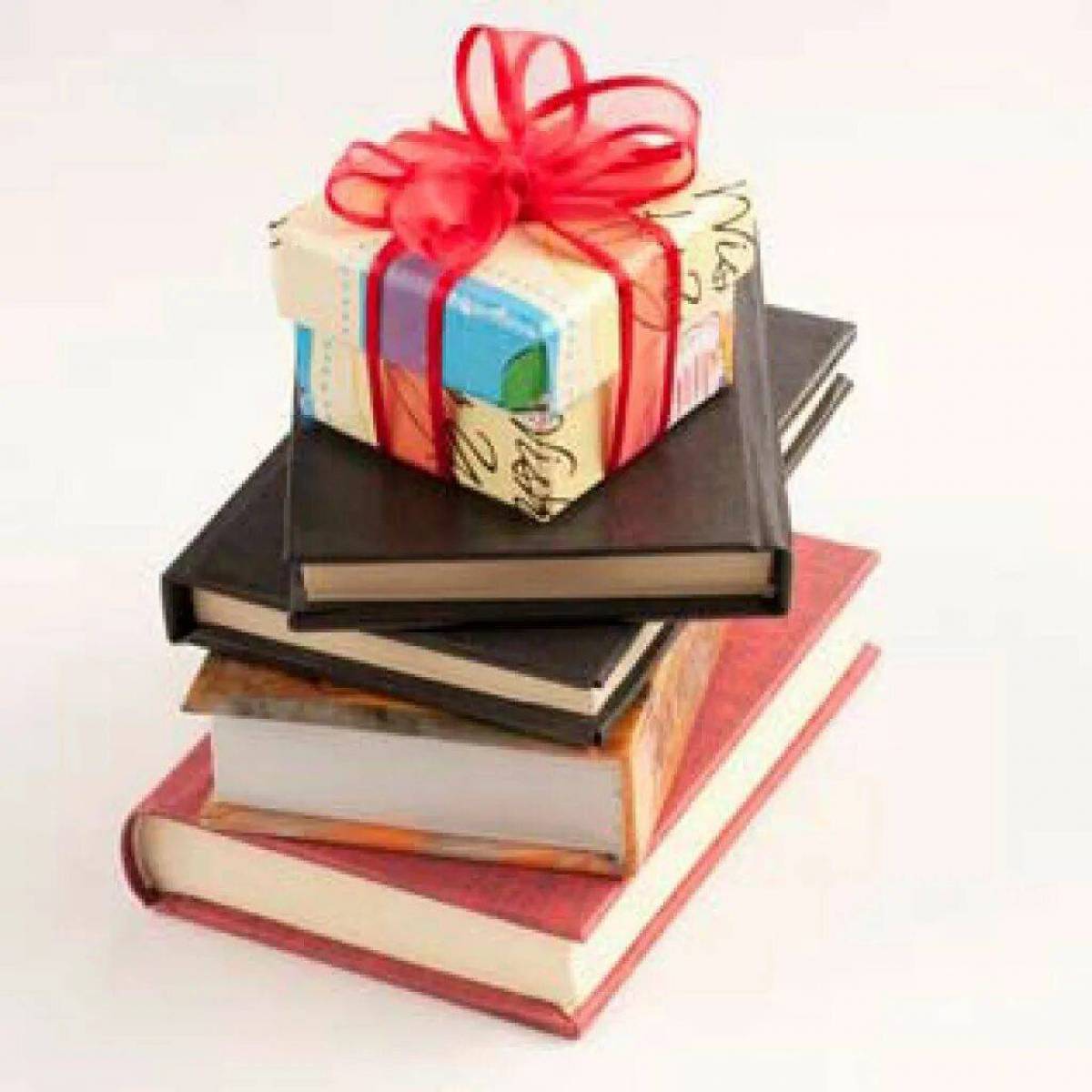 Получи книгу в подарок. Книга в подарок. Стопка книг в подарок. Полдарк книга. Книжка в подарок.