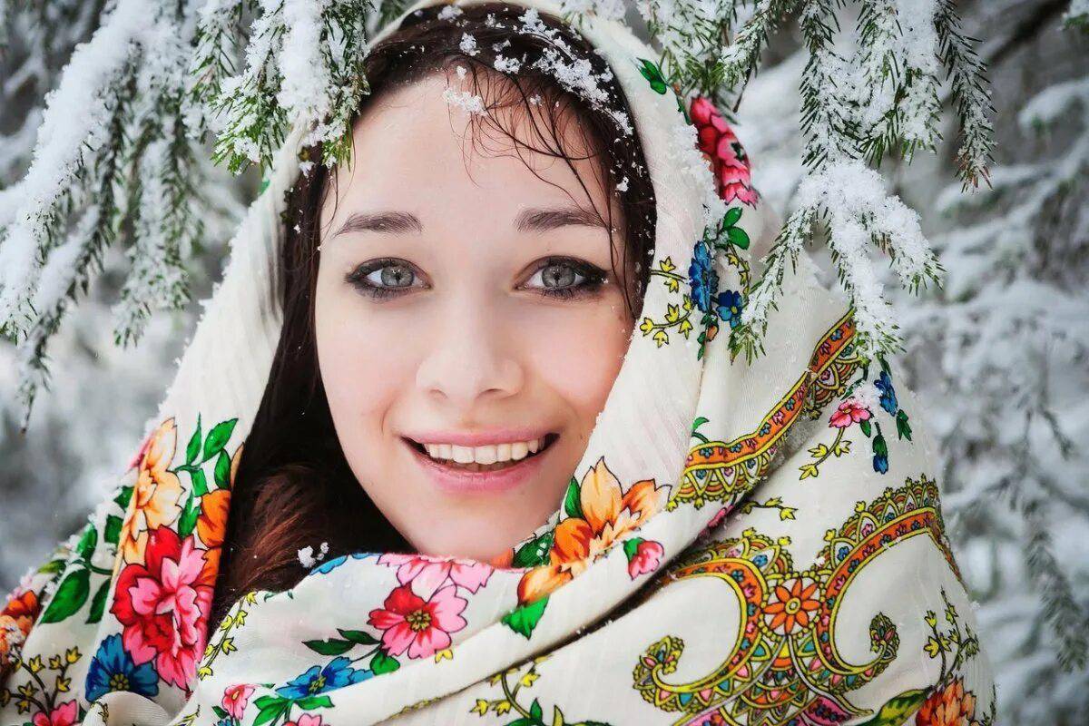 Славянские прически. Красотки с русскими разговорами. Красотки с русскими разговорами. Русская красавица. Девушка в платке.