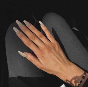 Раскраска рука с ногтями длинными #2 #480081
