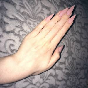Раскраска рука с ногтями длинными #8 #480087