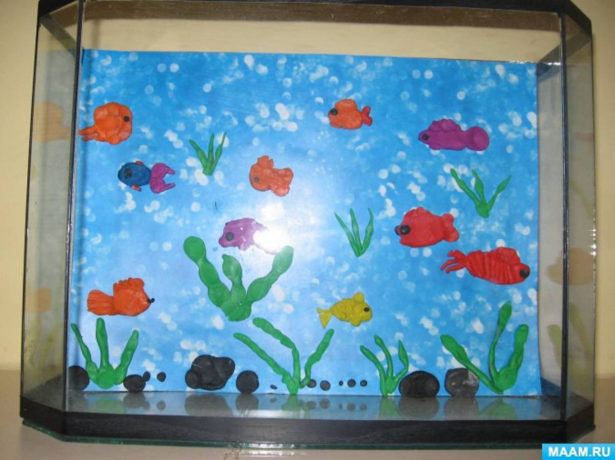 Рыбки плавают в аквариуме средняя группа #21