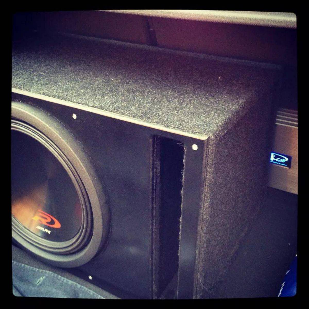 Сабвуфер фото. Ауди Бах сабвуфер. Автосабвуфер SOAUDIO so250-2x2. Сабвуфер VMPS very Solid Subwoofer. Autobahn 1210 динамик сабвуфера.