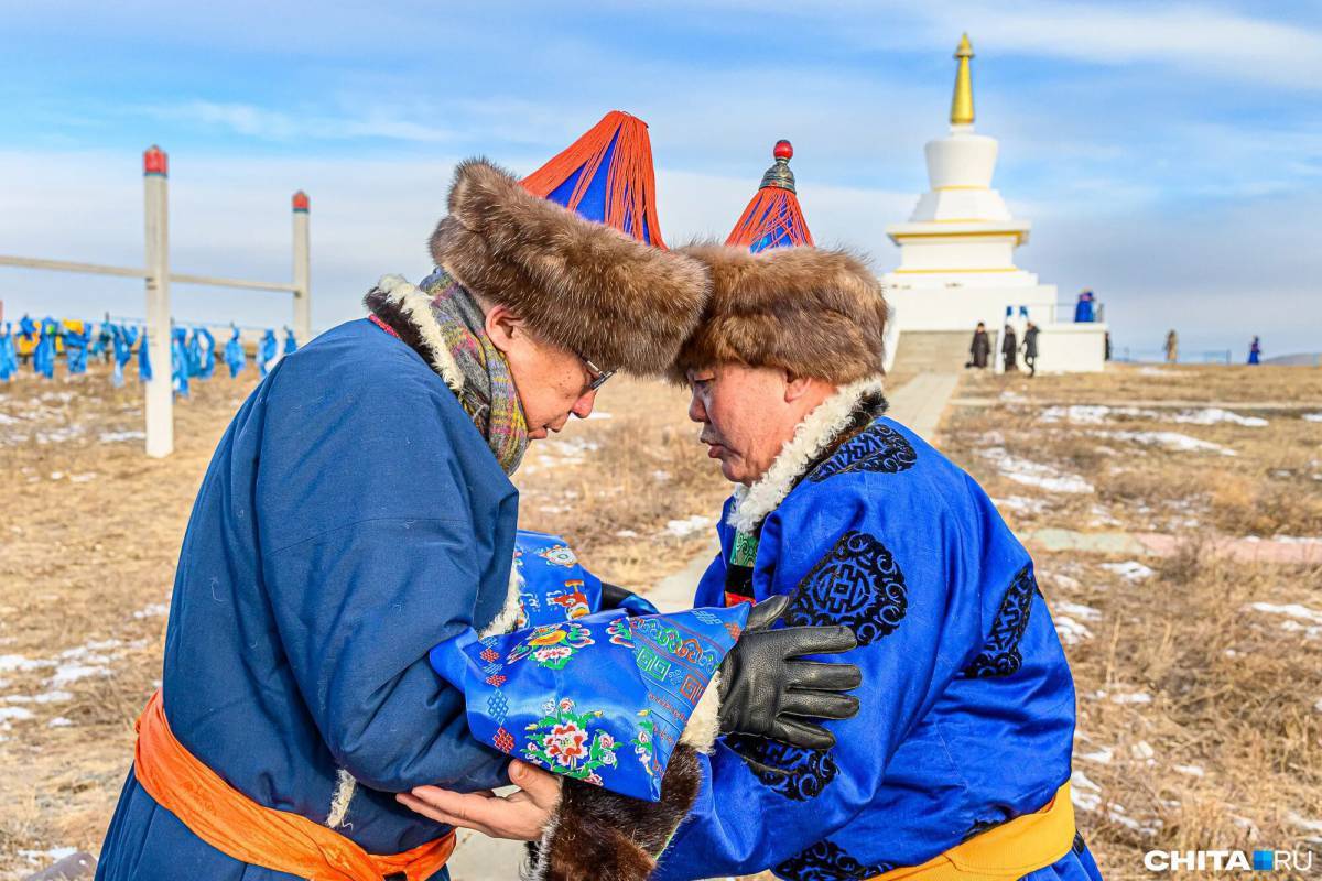 Сагаалган как празднуют. Шагаа Сагаалган. Сагаалган Золгохо. Обряд Золгохо Бурятский. Сагаалган (Цаган сар) 2023.