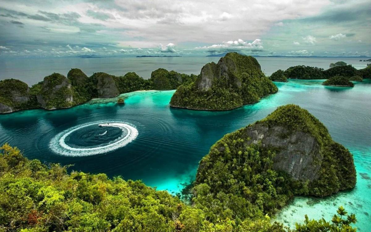 Острова Раджа Ампат Индонезия. Раджа Ампат, Папуа новая Гвинея. Лагуна Бали. Раджа-Ампат рифы.