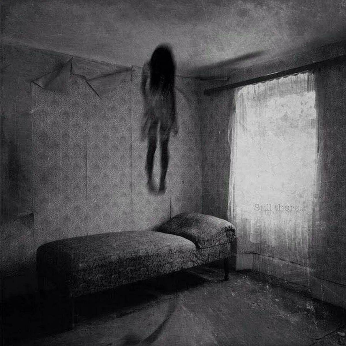 Жить со страхом. Страшные призраки в комнате. Очень страшный призрак.