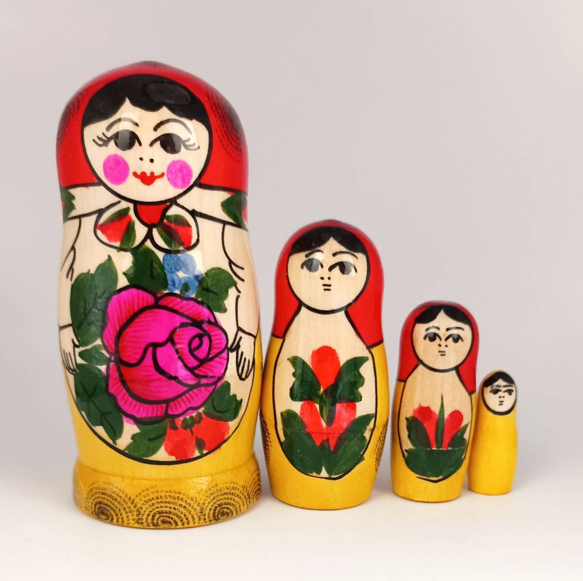 Семеновская игрушка матрешка. Семеновская матрешка особенности. Семеновская матрешка особенности. Матрешка 4 места 9 см. Семеновская матрешка элементы росписи.