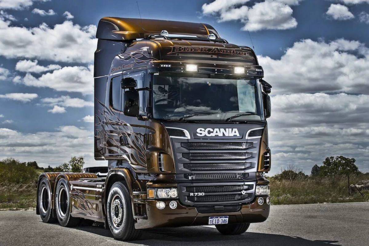 Купить грузовик скания. Scania r560. Скания тягач 2022. Scania r560 6x4. Scania r560 v8 Black Amber.