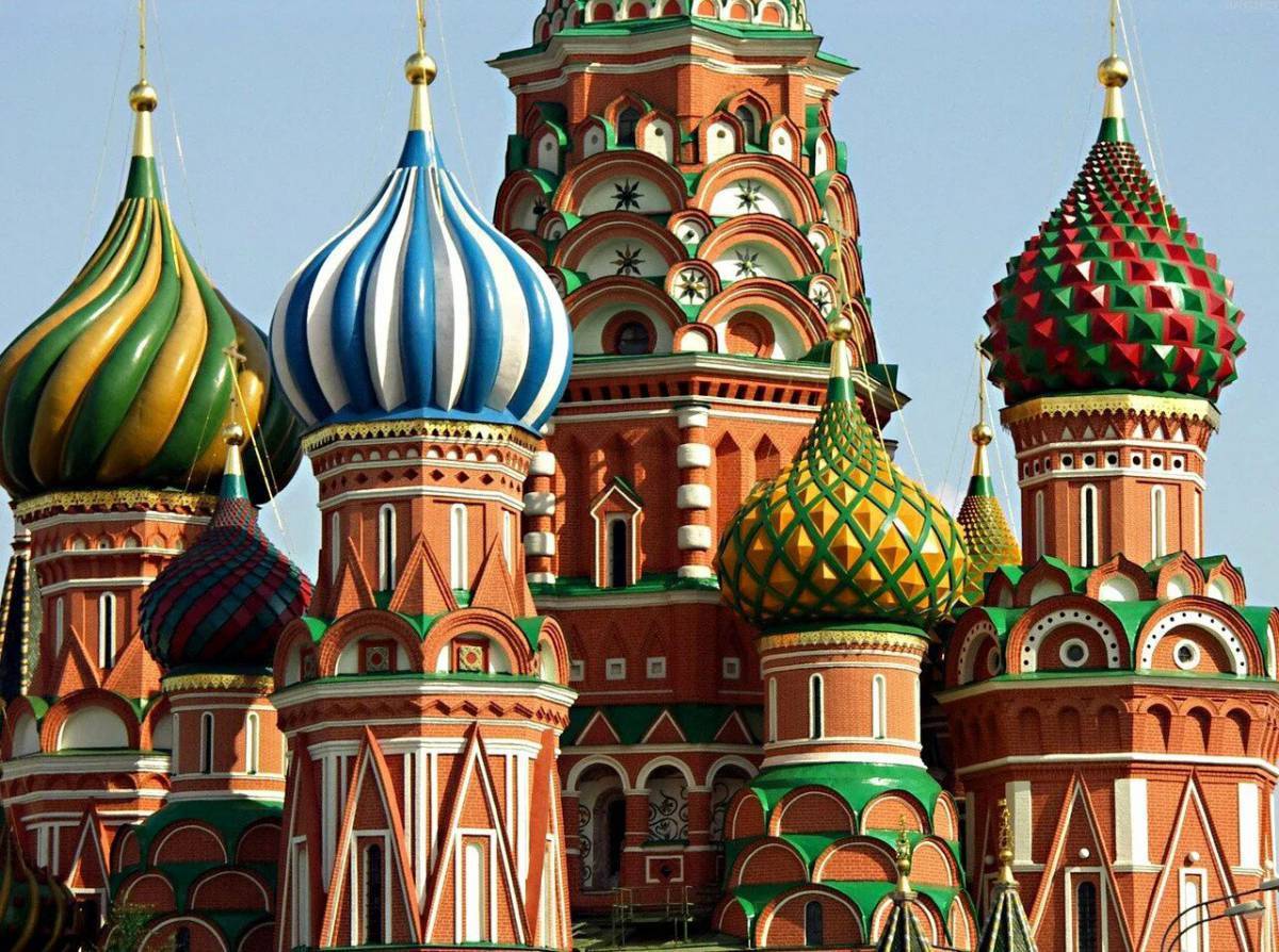 Яркие красочные купола храма. Храм Покрова (Василия Блаженного) в Москве. Храм Василия Блаженного 1561.