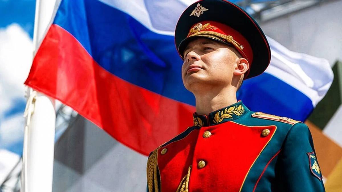Солдат россии с флагом #12