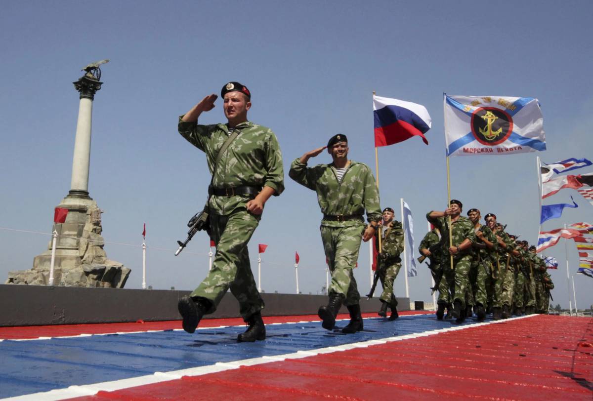 Солдат россии с флагом #15