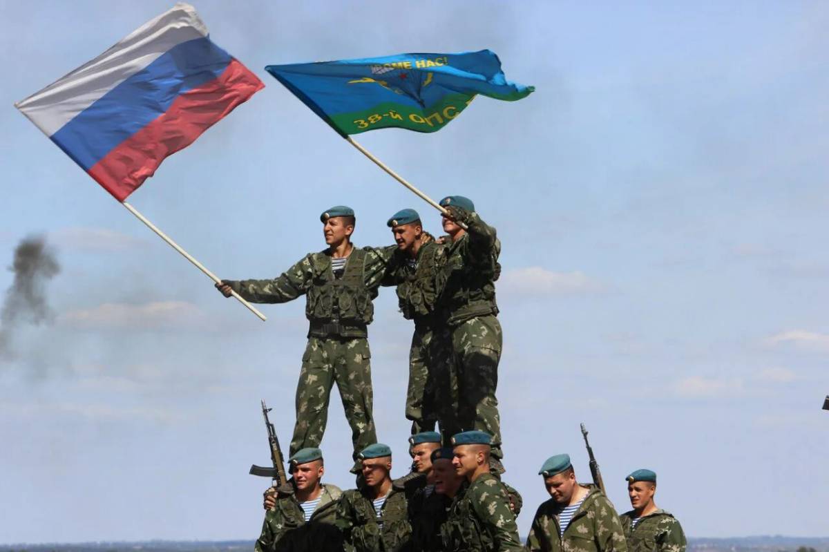Солдат россии с флагом #20