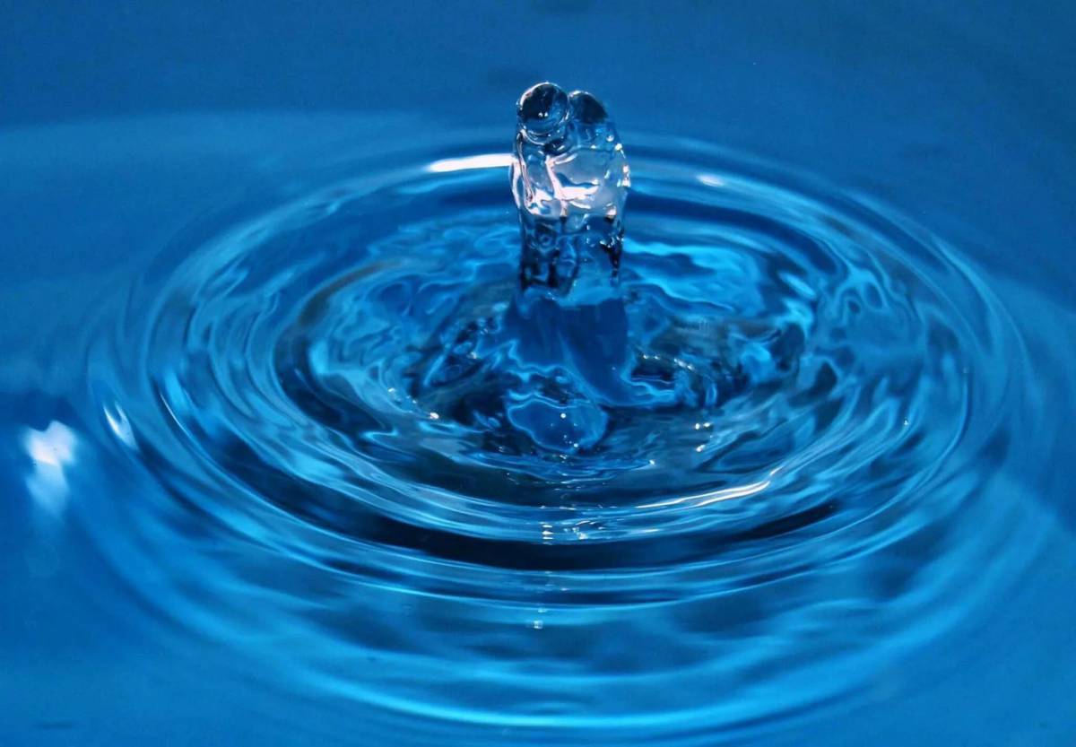 Вода. Чистая вода. Жидкая вода. Фотографии воды. Вода озерца